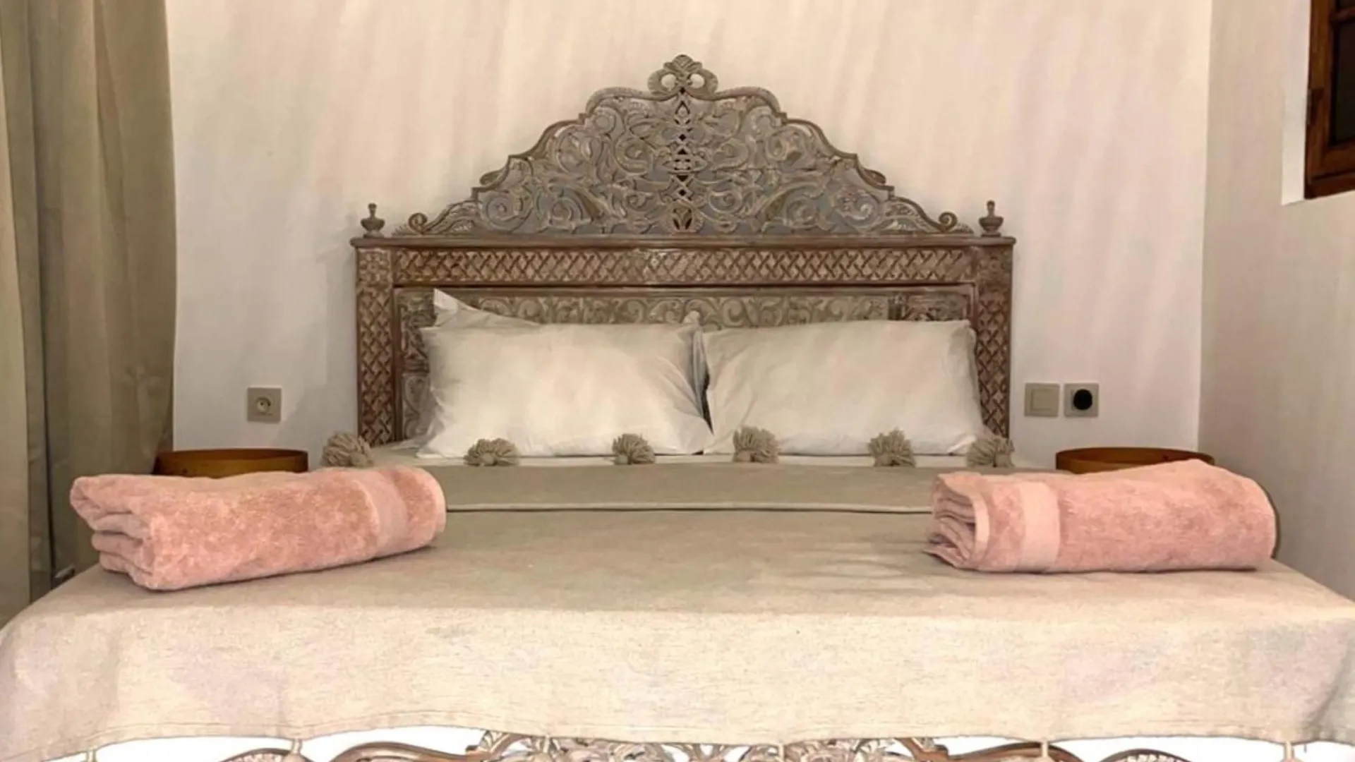 Riad With 3 Swimming Pools
