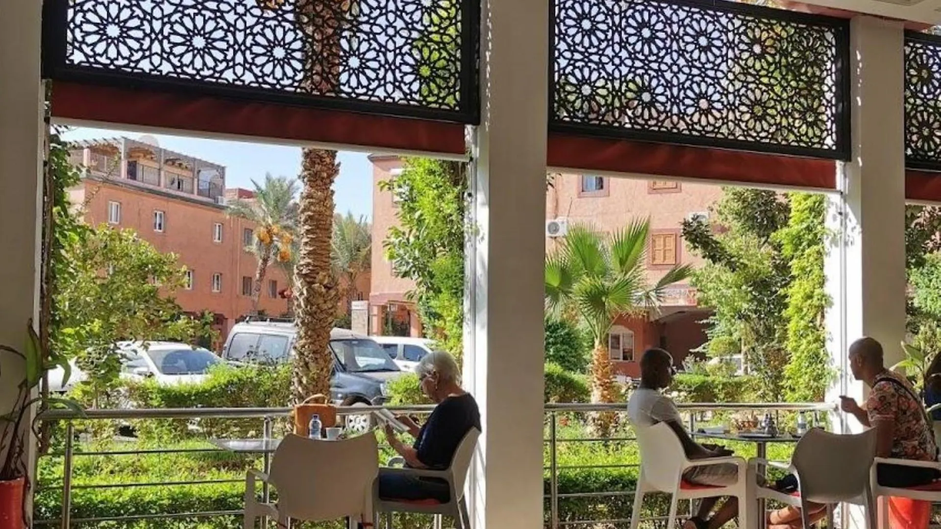 Riad With 3 Swimming Pools