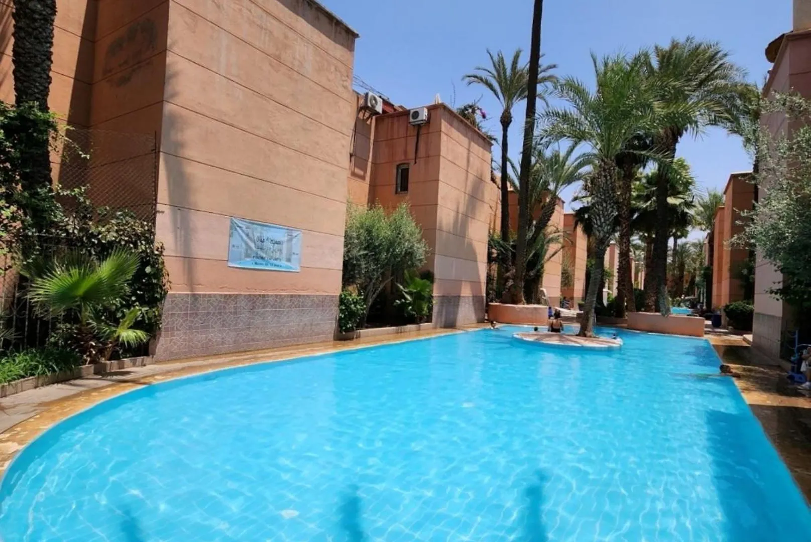 Riad With 3 Swimming Pools