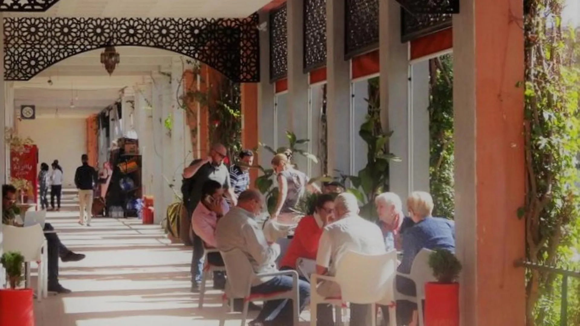 Riad With 3 Swimming Pools  Marakeş