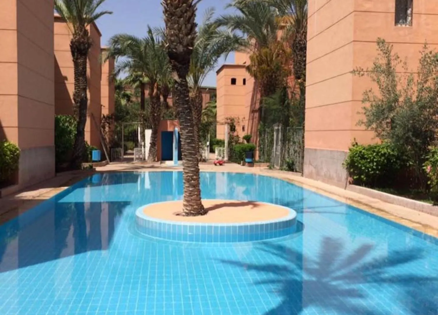 Riad With 3 Swimming Pools  Marakeş