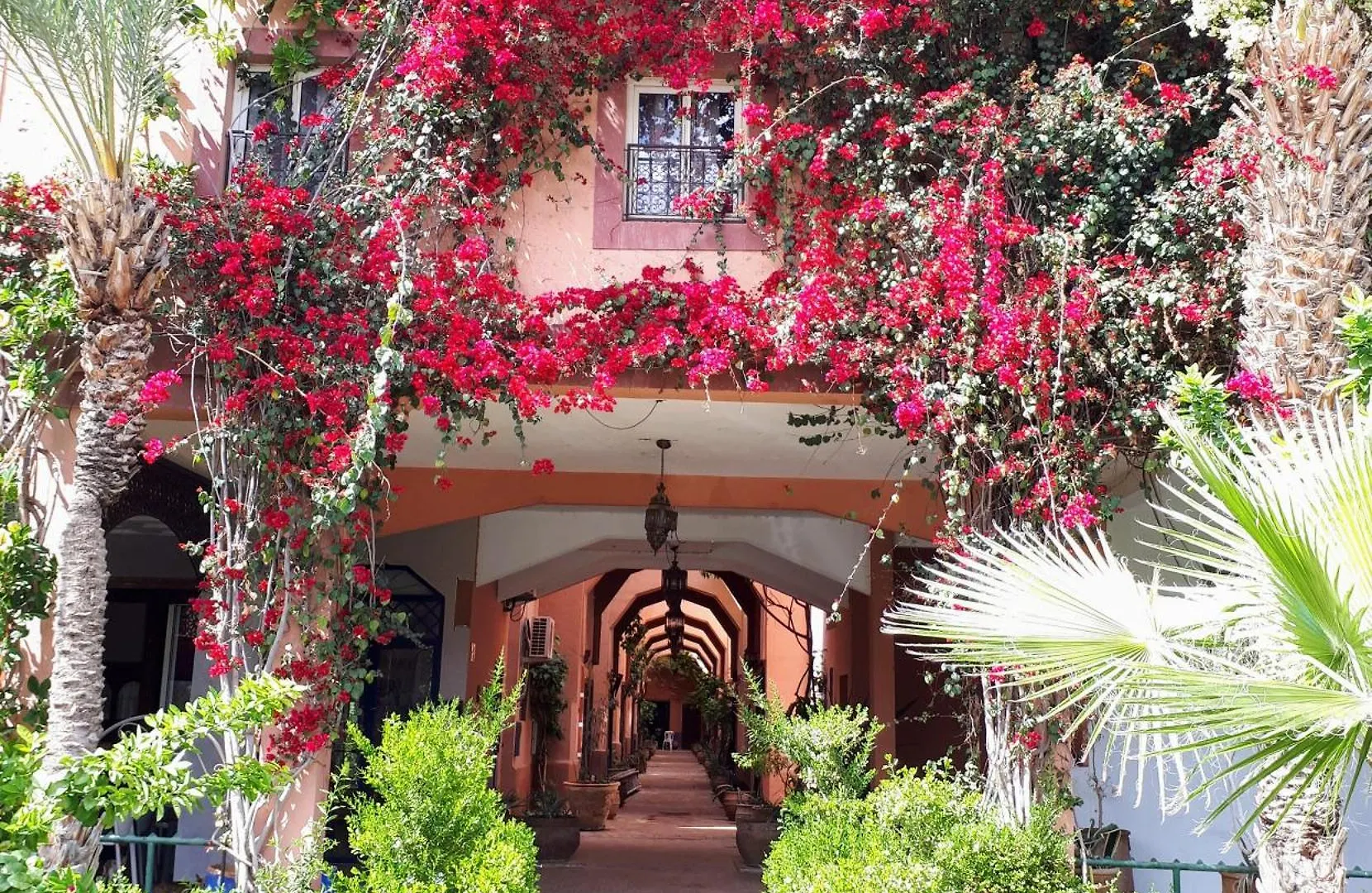 Riad With 3 Swimming Pools