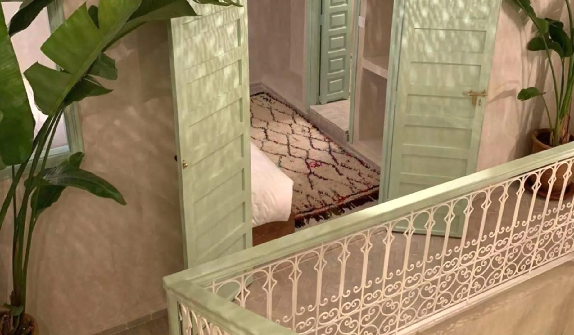 Riad With 3 Swimming Pools